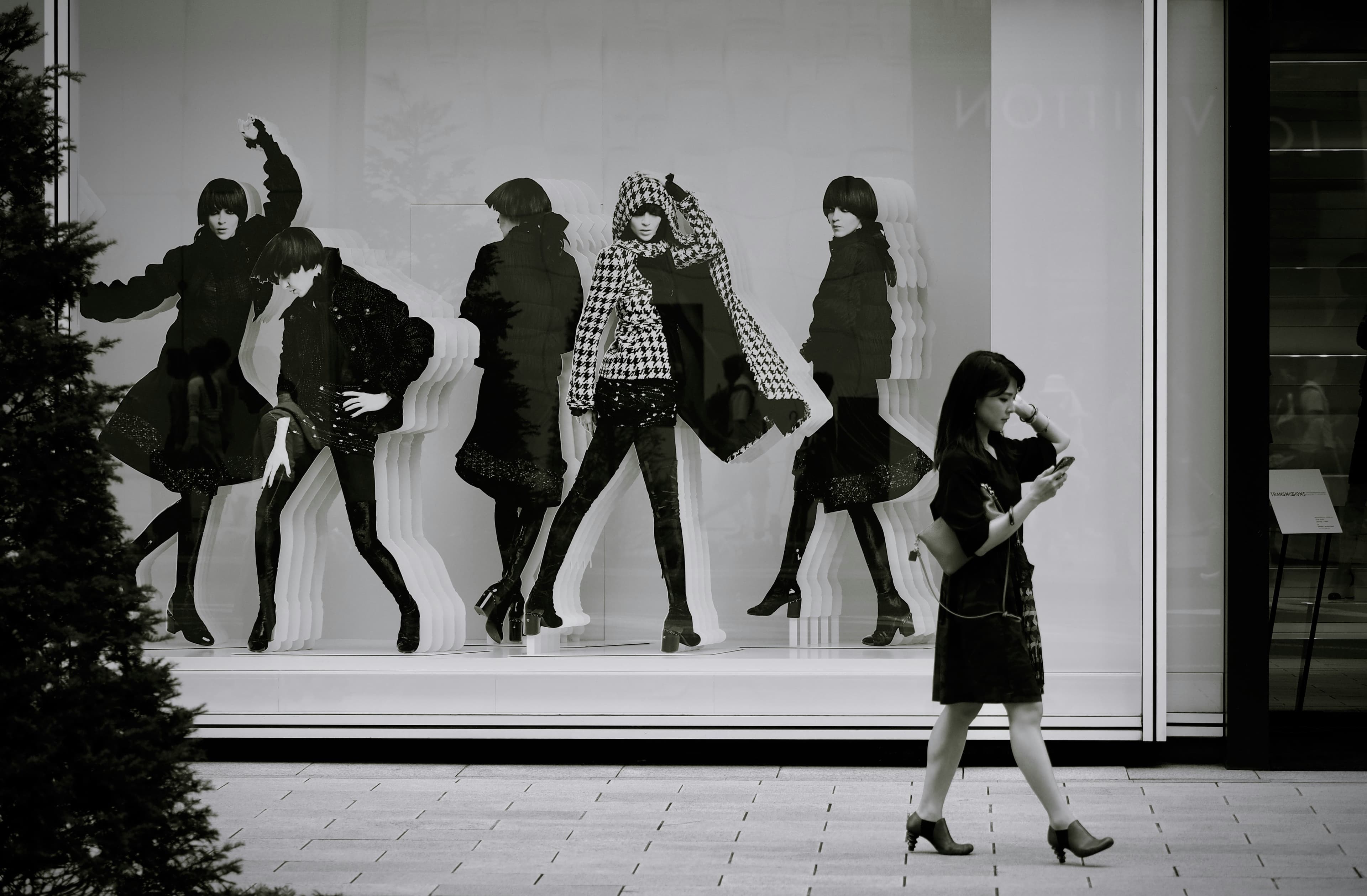 How AI Is Revolutionizing Fashion in 2025